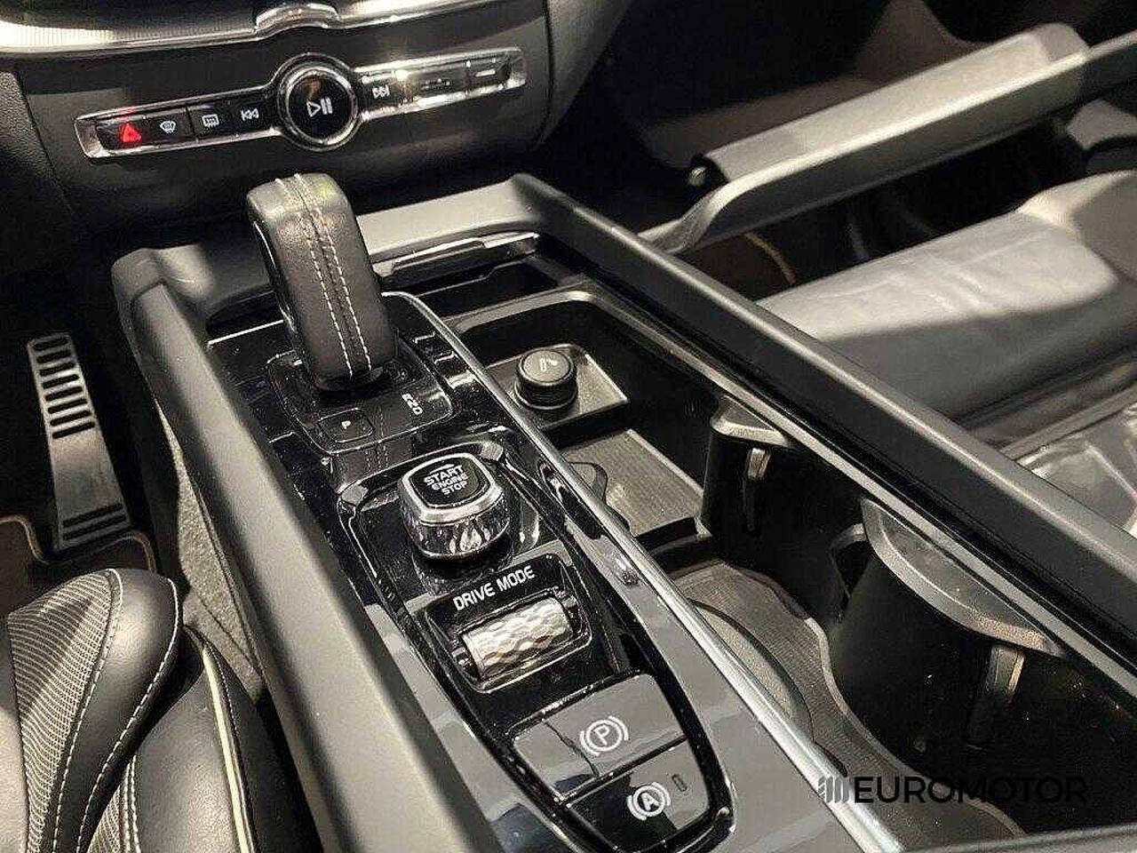 Volvo Volvo XC60 usata, con portabagagli elettrico