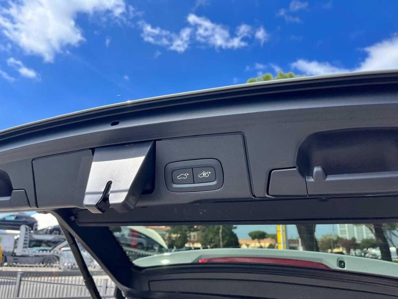 Volvo Volvo XC60 usata, con bracciolo centrale posteriore con portabicchieri