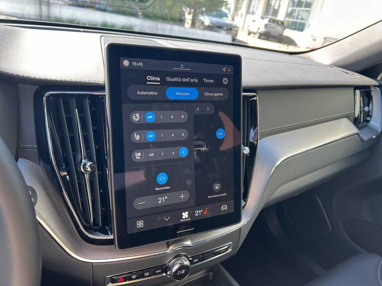 Volvo Volvo XC60 usata, con afterrun parking climate (ventilazione o riscaldamento abitacolo a motore spento per 40 minuti)