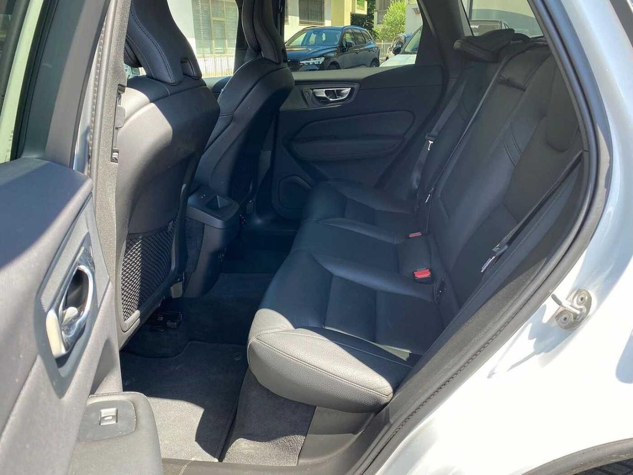 Volvo Volvo XC60 usata, con afterrun parking climate (ventilazione o riscaldamento abitacolo a motore spento per 40 minuti)
