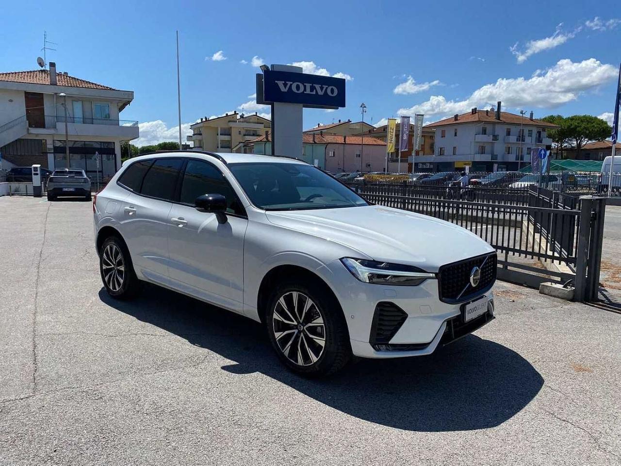 Volvo Volvo XC60 usata, con Calotte specchietti retrovisori esterni color nero lucido