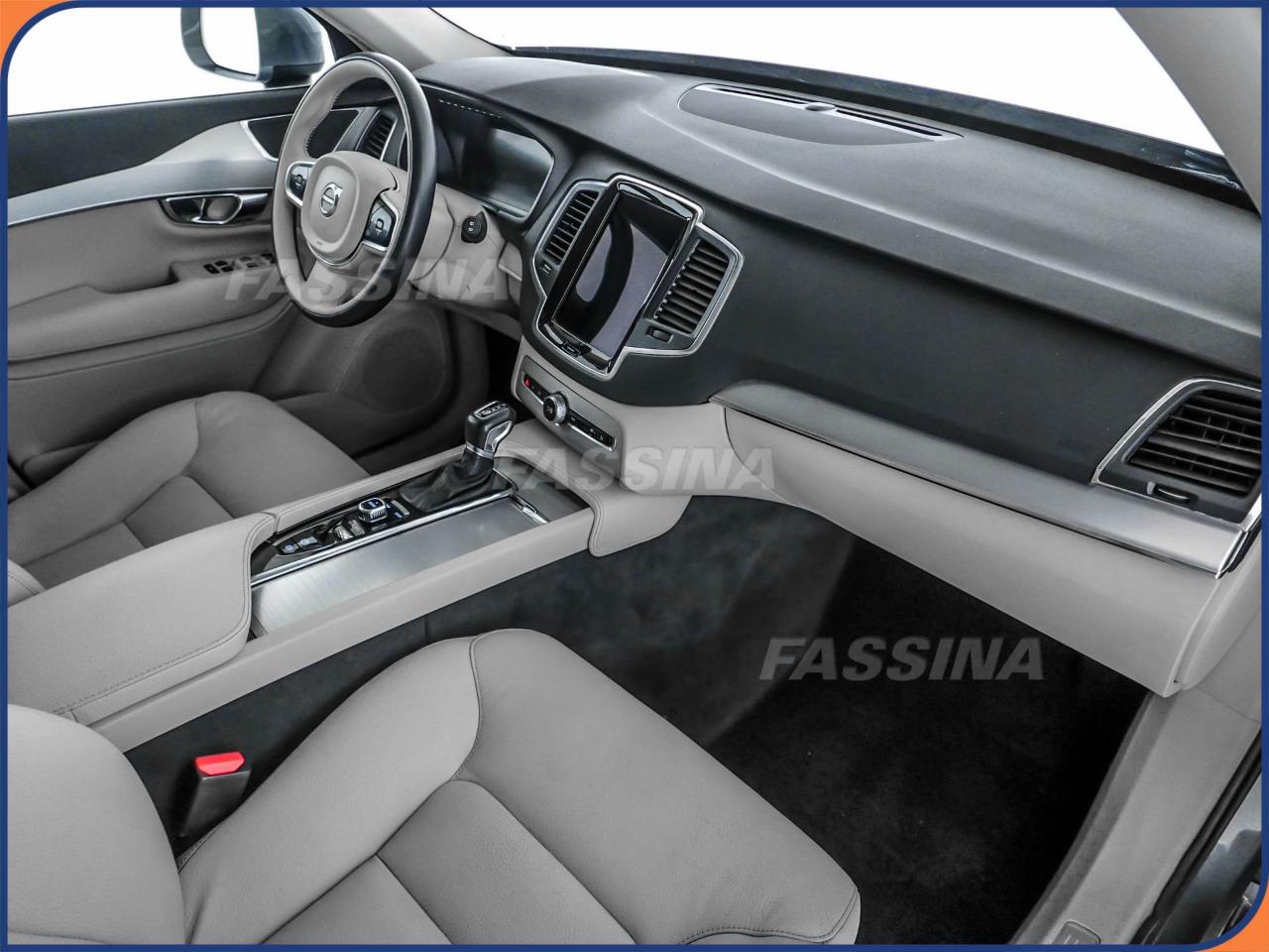 Volvo Volvo XC90 usata, con luci diurne