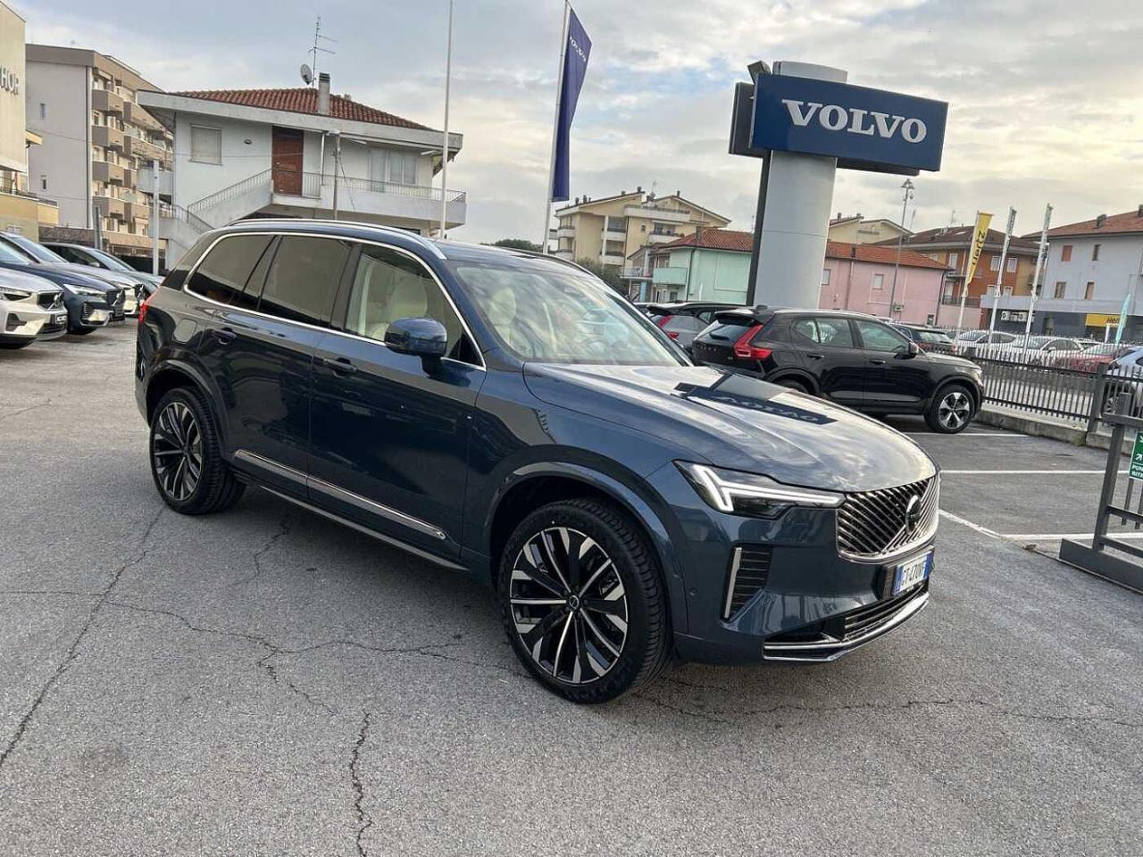 Volvo Volvo XC90 usata, con Cavo di ricarica delle batterie Mode 2, Tipo 2, 2.3 kW, 10A, monofase con presa tipo Schuko
