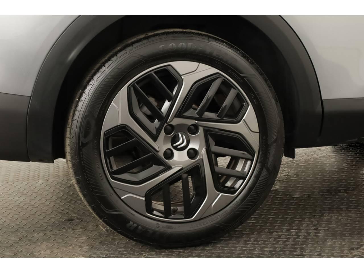 citroën c4 1.2 puretech 130 s&s eat8 plus — photo 5