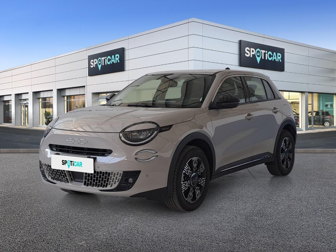 FIAT FIAT 600 Usado BEGE Gasolina 2025