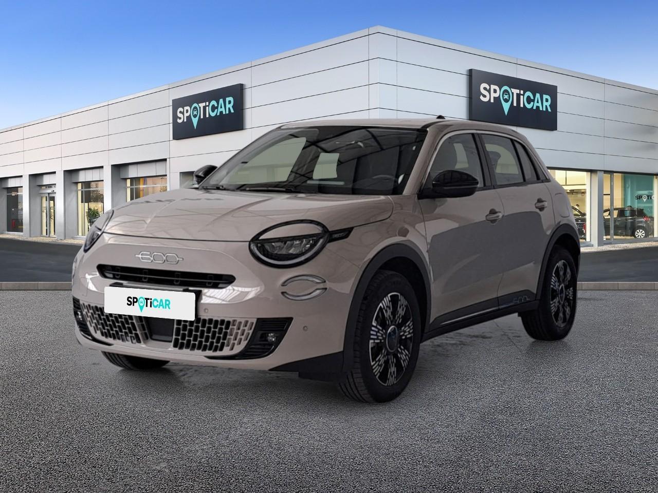 FIAT FIAT 600 Usado BEGE Gasolina 2025