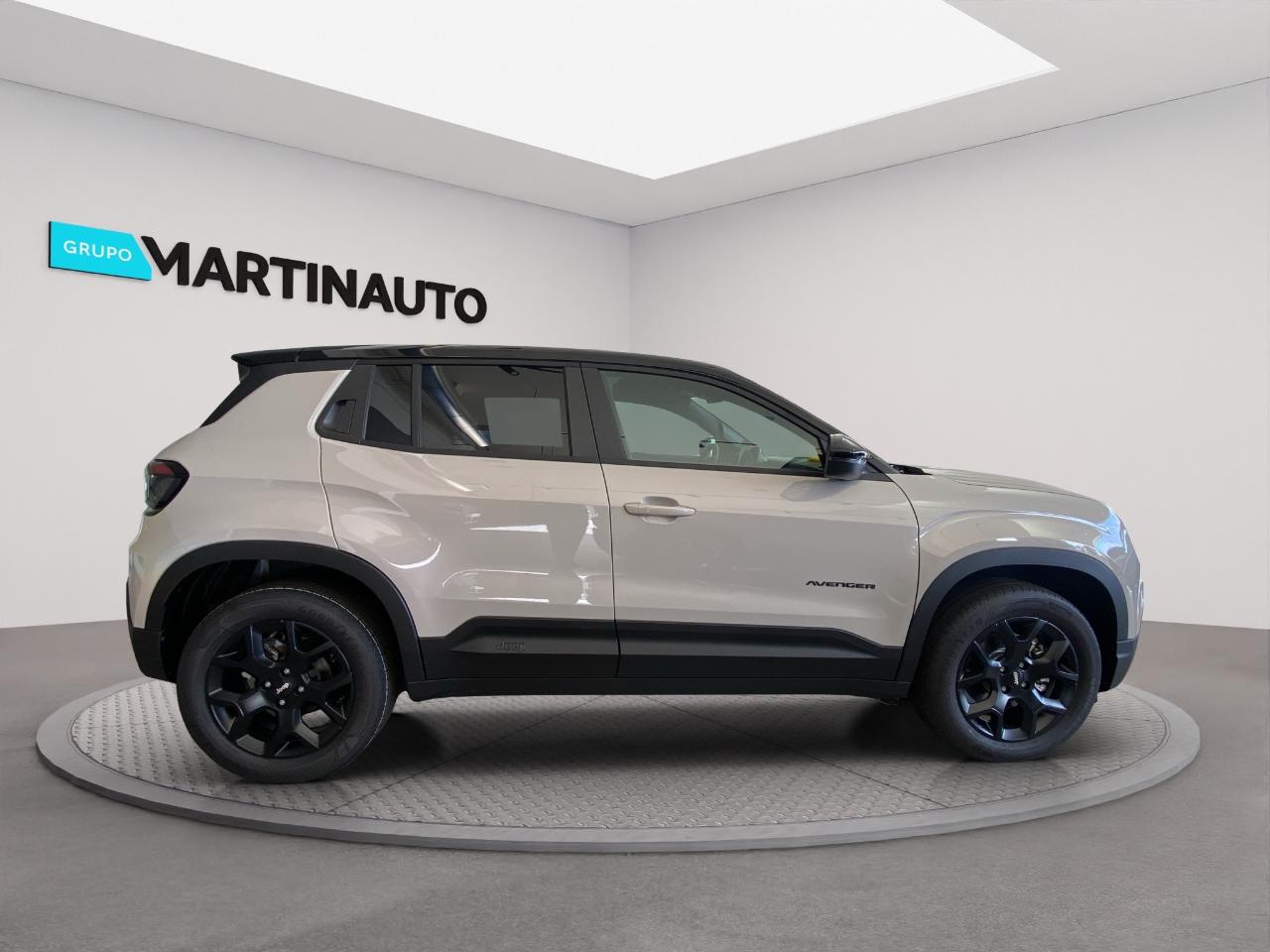 jeep avenger 1.2 e-hybrid black edition dct — photo 4