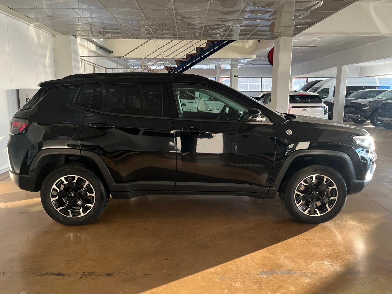 jeep compass phev trailhawk — photo 3