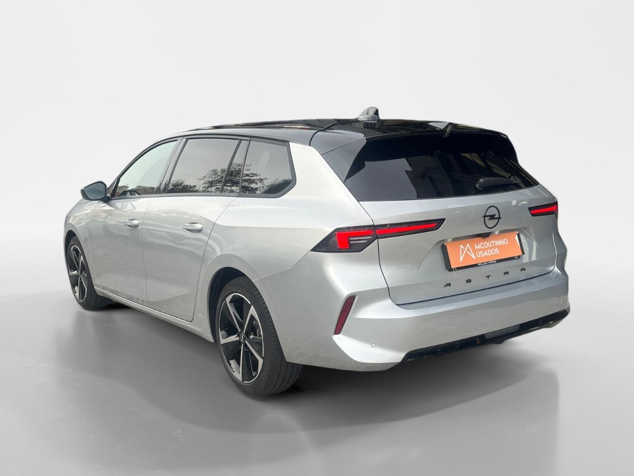 opel astra sports tourer 1.2 t gs — photo 3