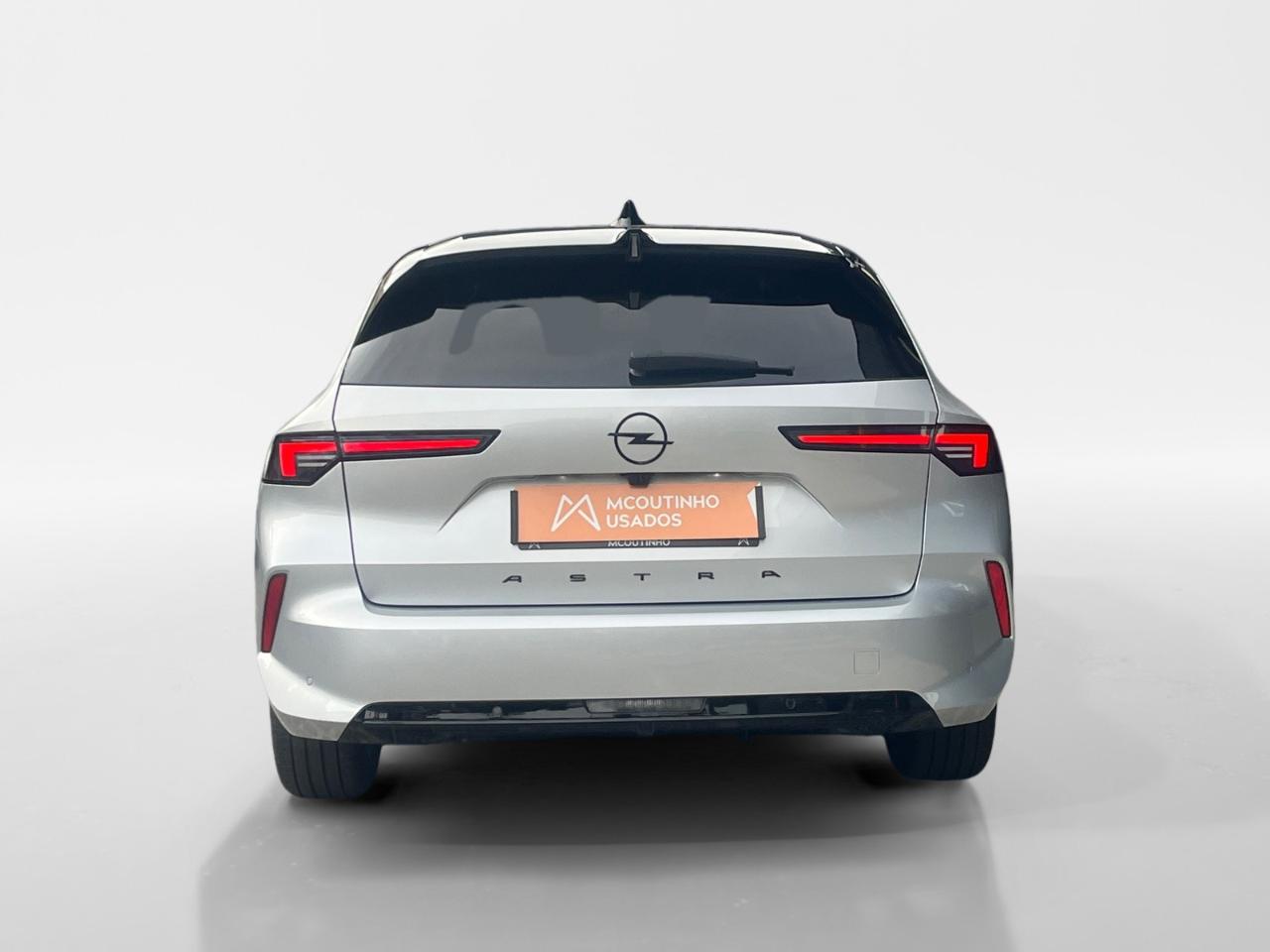 opel astra sports tourer 1.2 t gs — photo 4