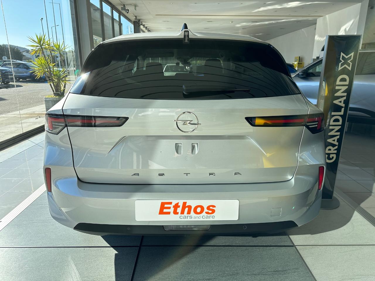 opel astra sports tourer edition 1.2t — photo 4