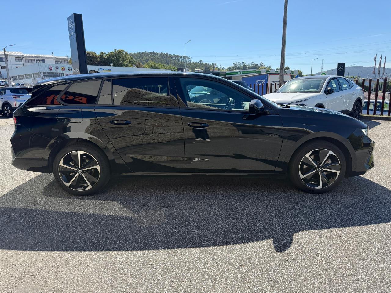 opel astra sports tourer hybrid gs 1.2t — photo 3