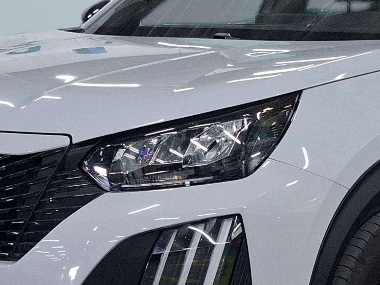 peugeot 2008 1.2 100 cv style — photo 3