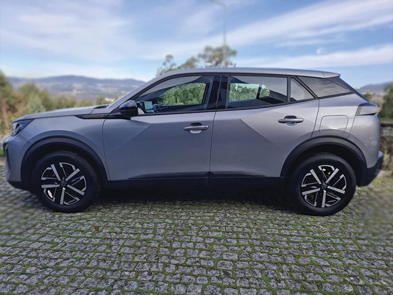 peugeot 2008 1.2 style — photo 3