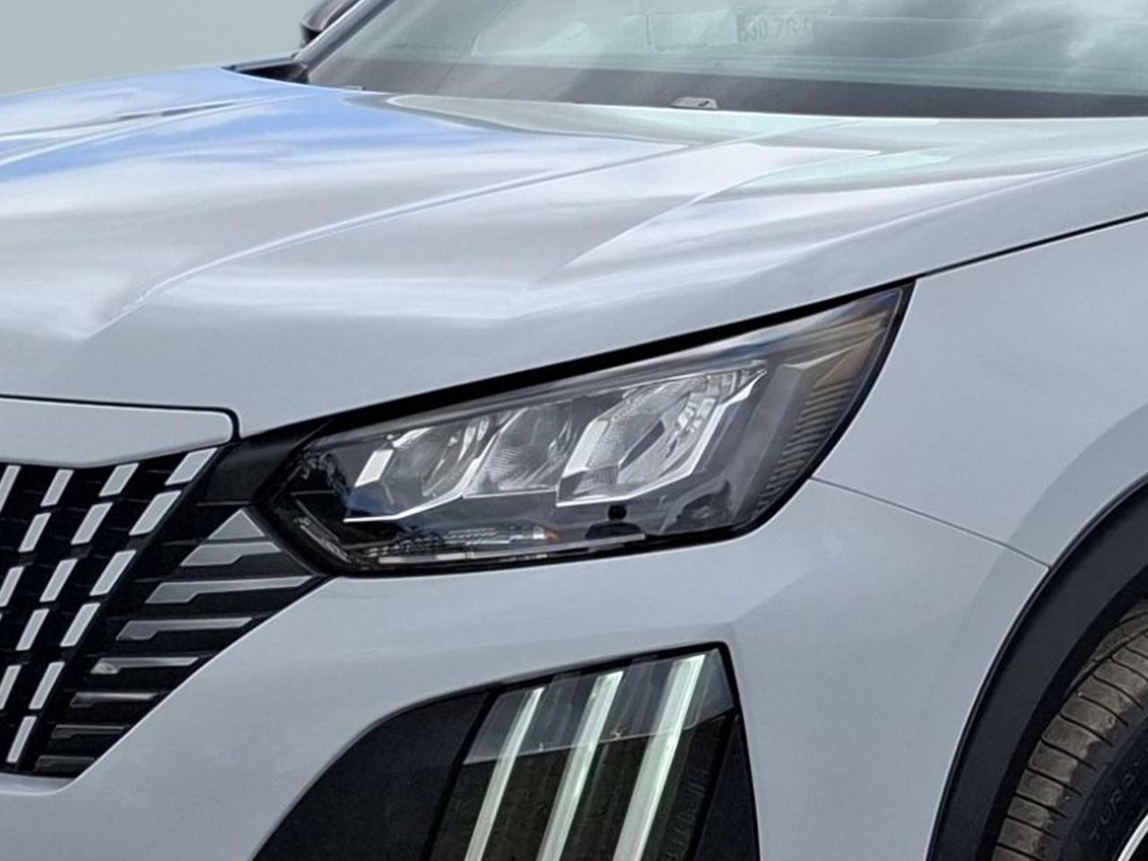 peugeot 2008 1.2 hybrid 145 cv allure e-dcs6 — photo 2