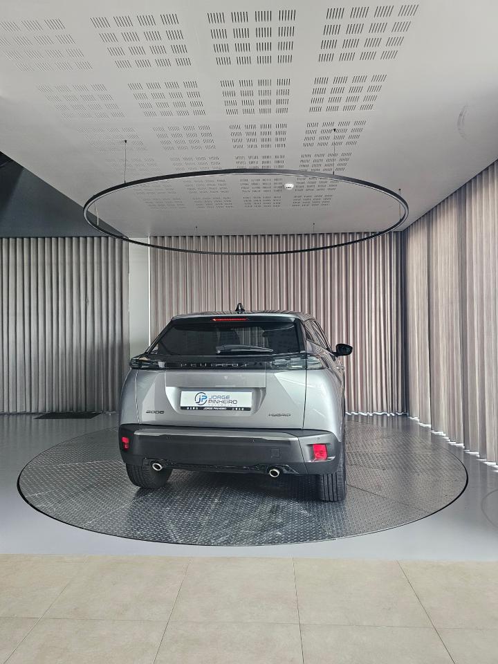 peugeot 2008 1.2 hybrid allure e-dcs6 — photo 4