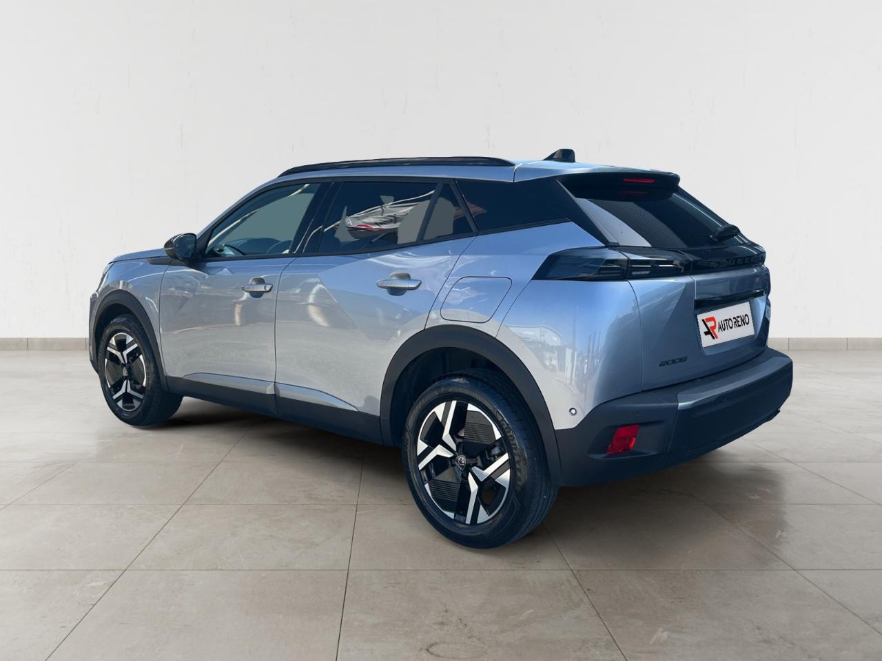 peugeot 2008 1.2 allure — photo 3