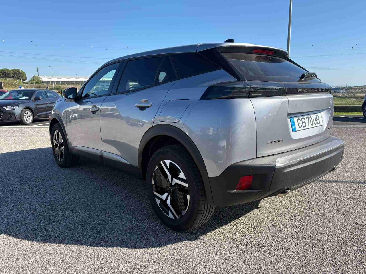 peugeot 2008 1.2 hybrid allure e-dcs6 — photo 3