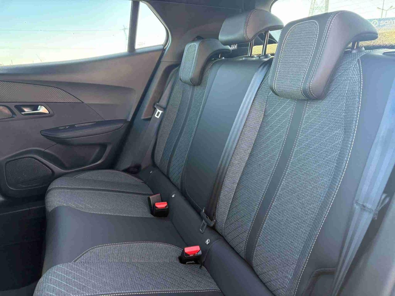 peugeot 2008 1.2 hybrid allure e-dcs6 — photo 5