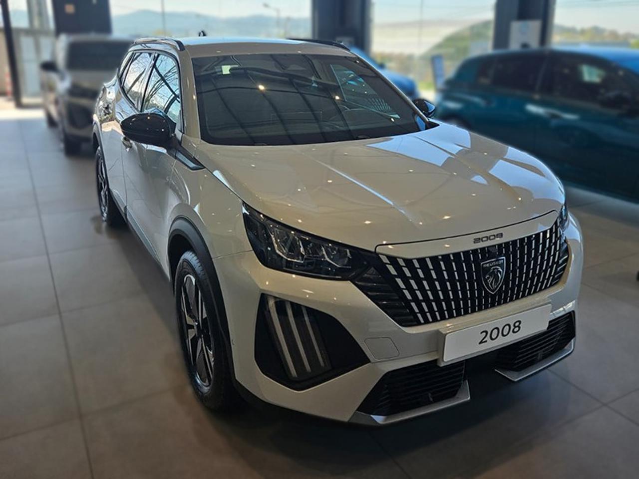 peugeot 2008 1.2 allure — photo 3