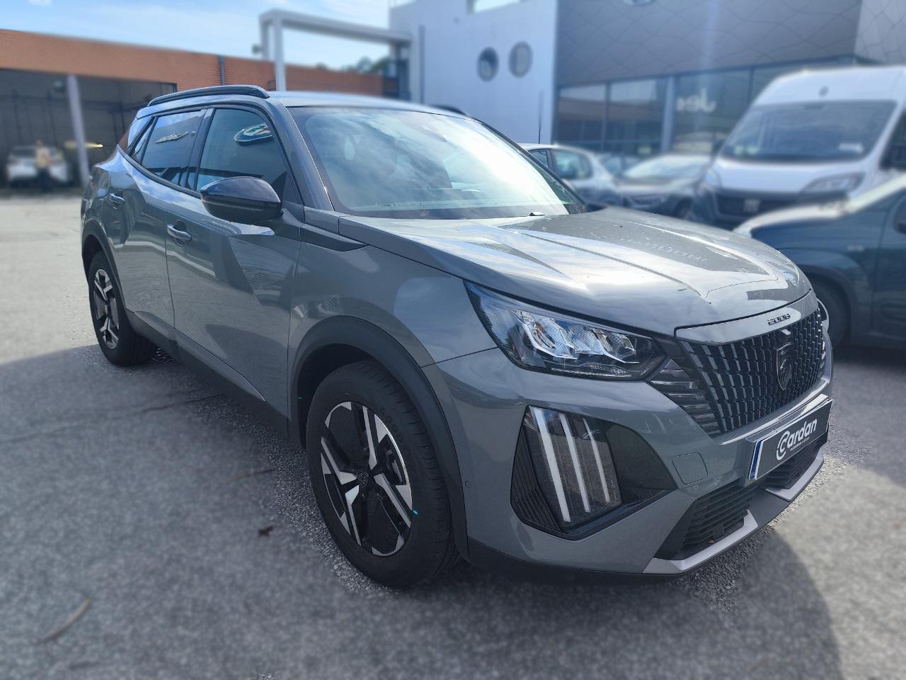 peugeot 2008 1.2 allure — photo 3