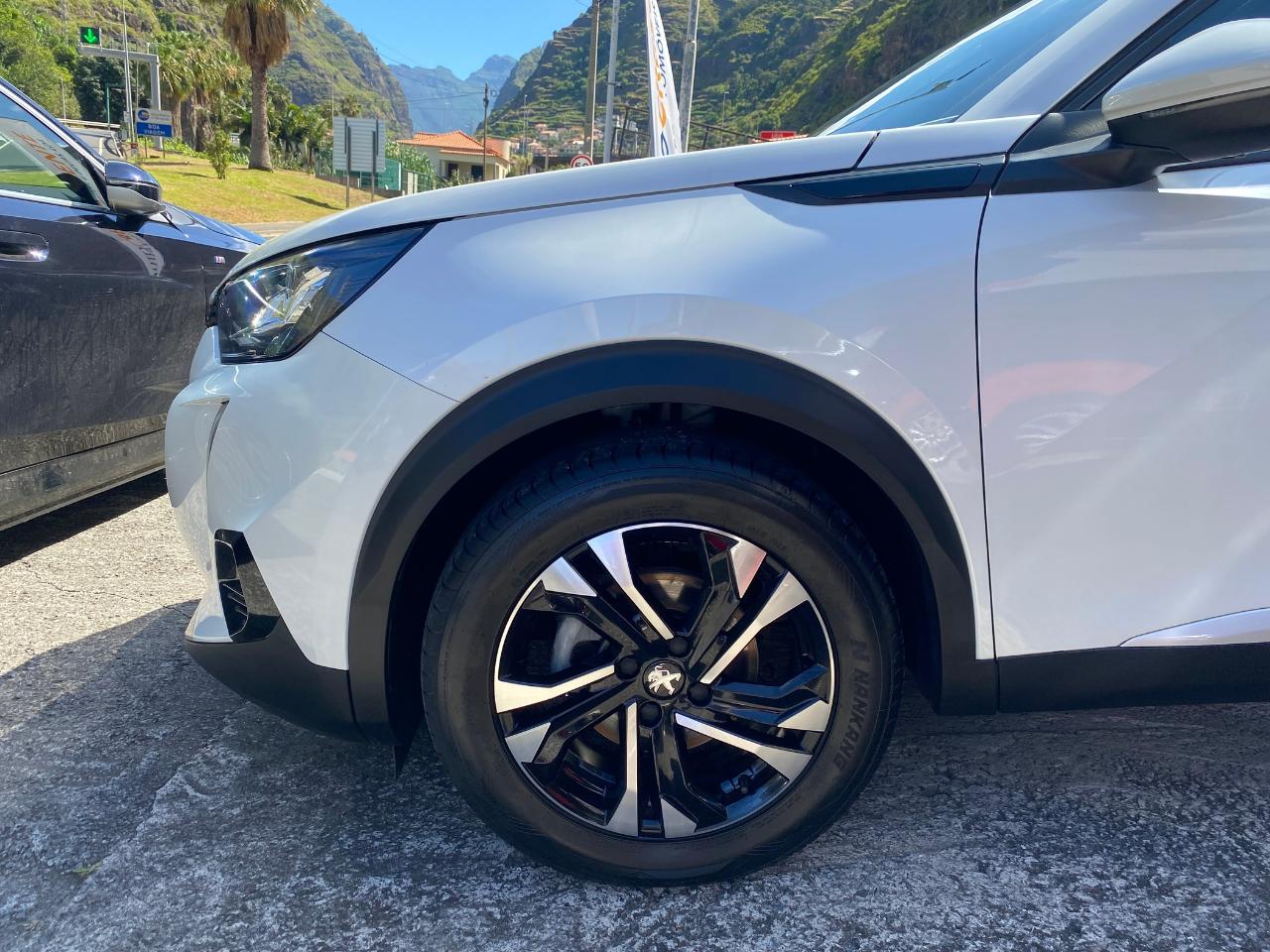 peugeot 2008 1.2 puretech — photo 3