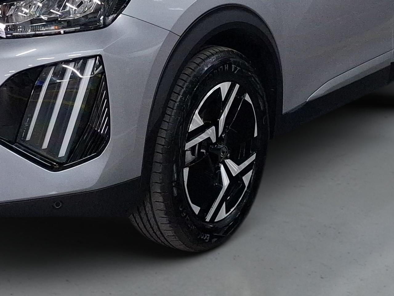 peugeot 2008 1.2 hybrid allure e-dcs6 | 136cv | 5p | 5l — photo 4