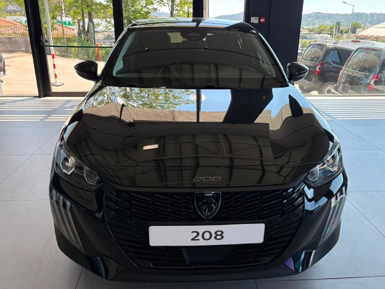 peugeot 208 1.2 edition — photo 2