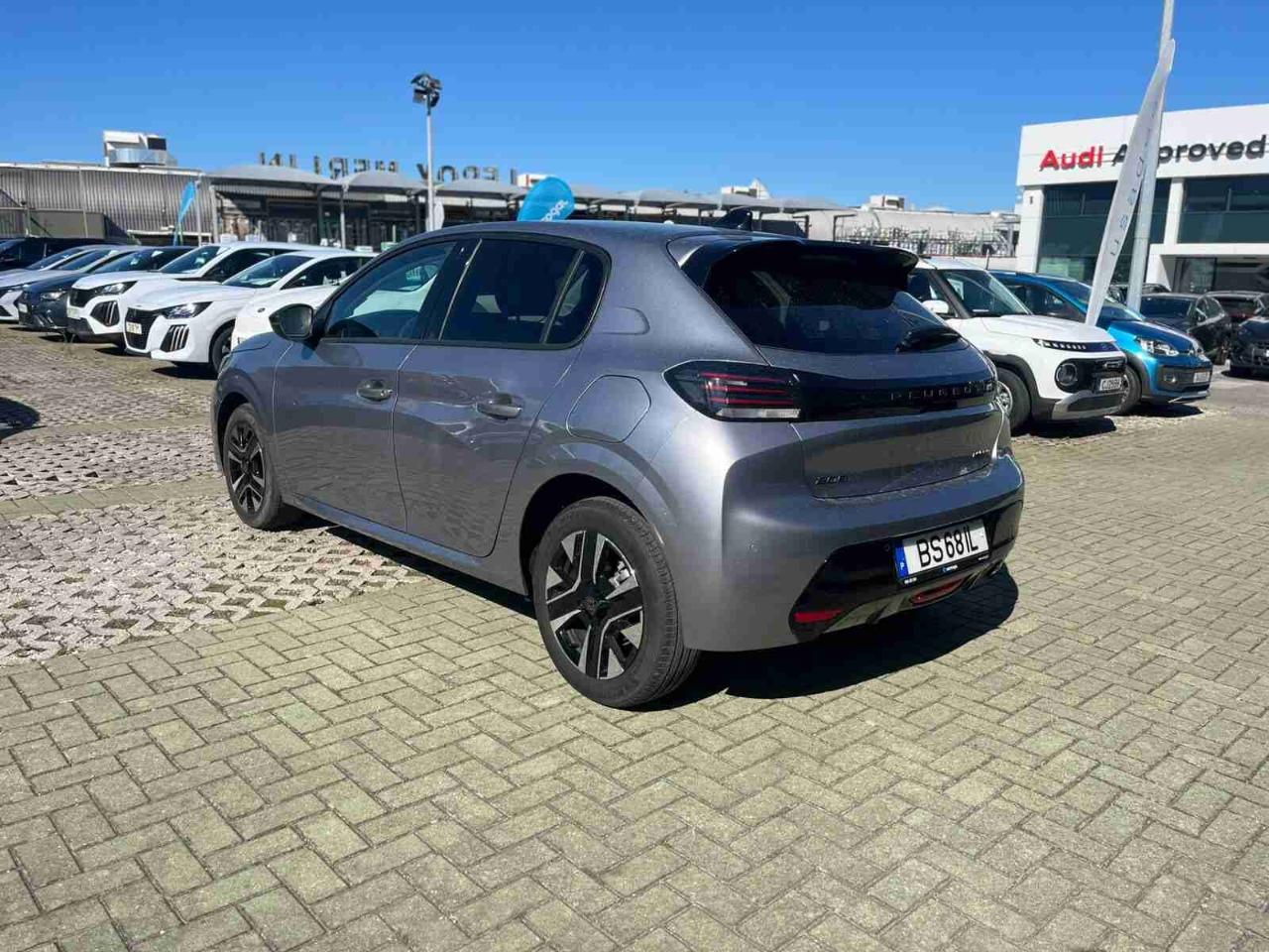 peugeot 208 1.2 hybrid allure e-dcs6 — photo 2