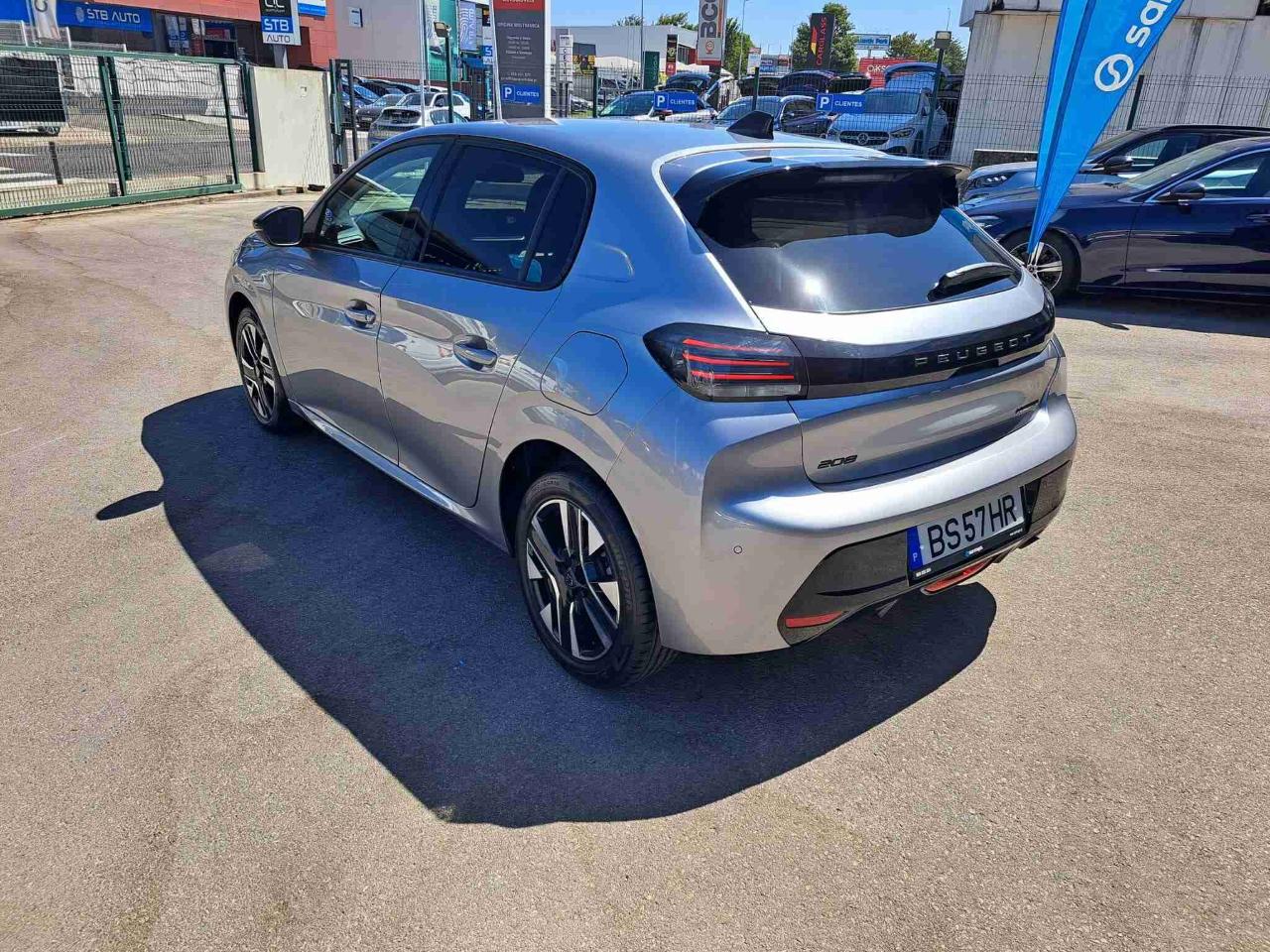 peugeot 208 1.2 hybrid allure e-dcs6 — photo 2