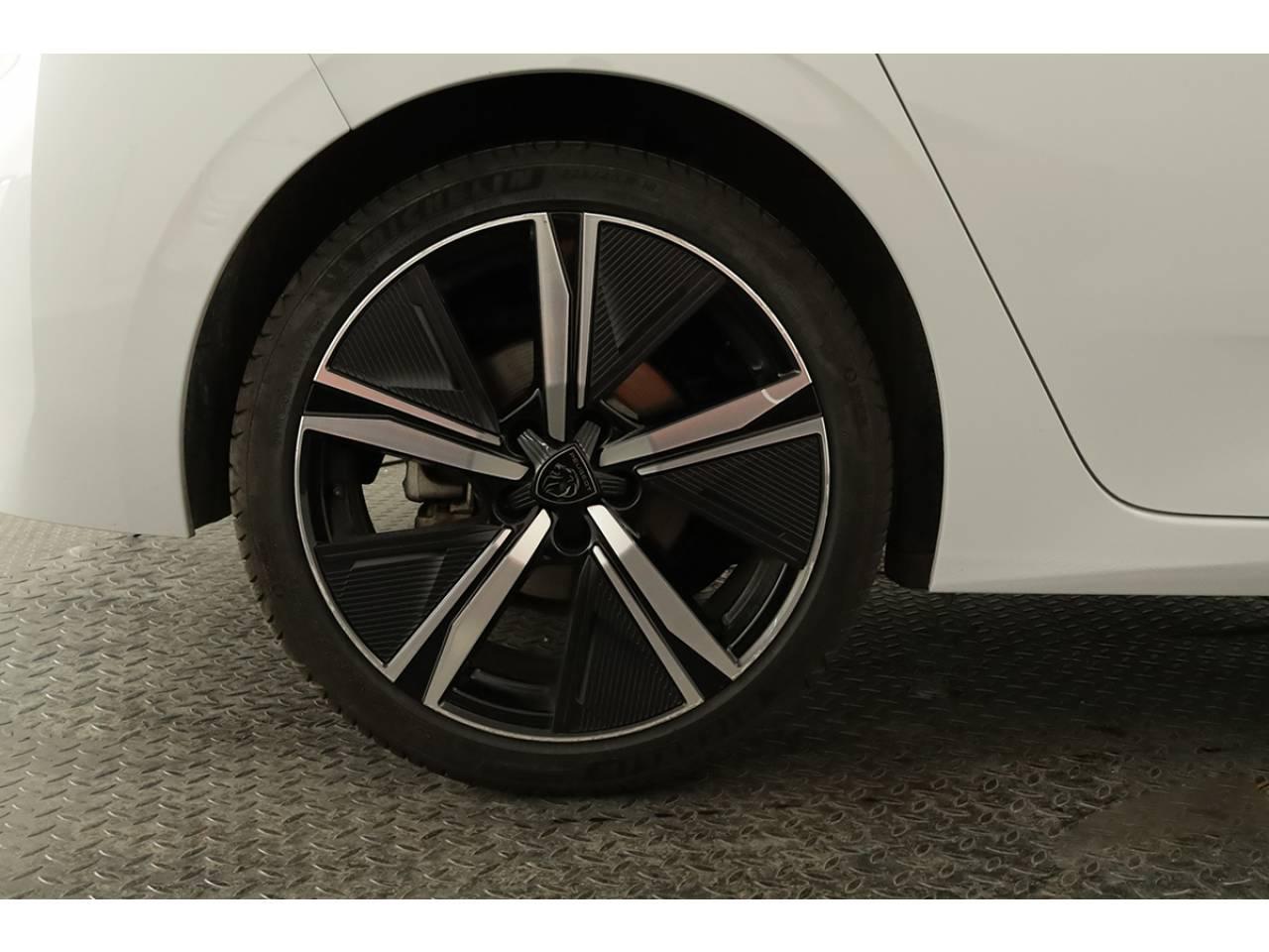 peugeot 308 1.2 puretech 130cv eat8 gt — photo 5