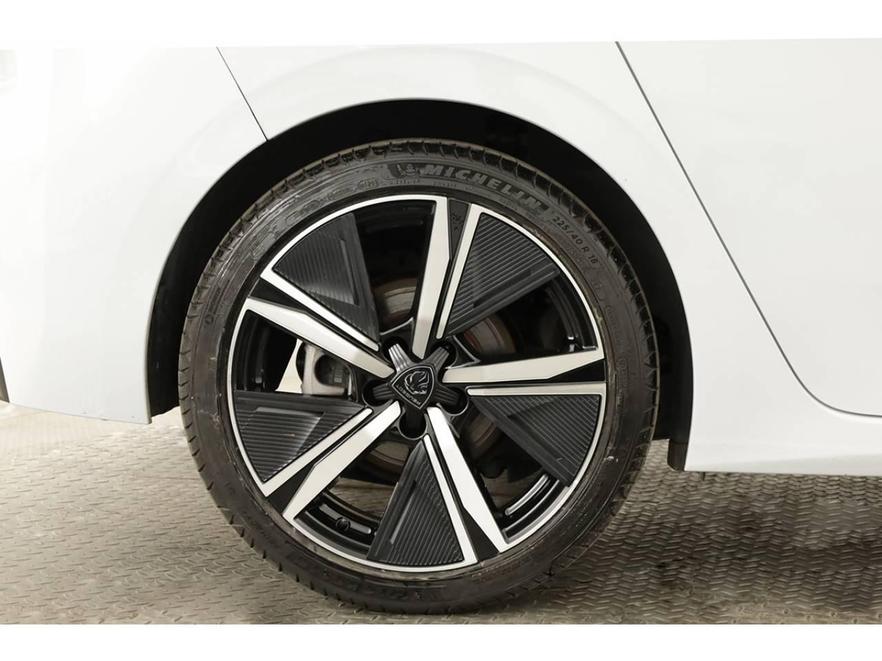 peugeot 308 1.2 puretech 130cv eat8 gt — photo 5