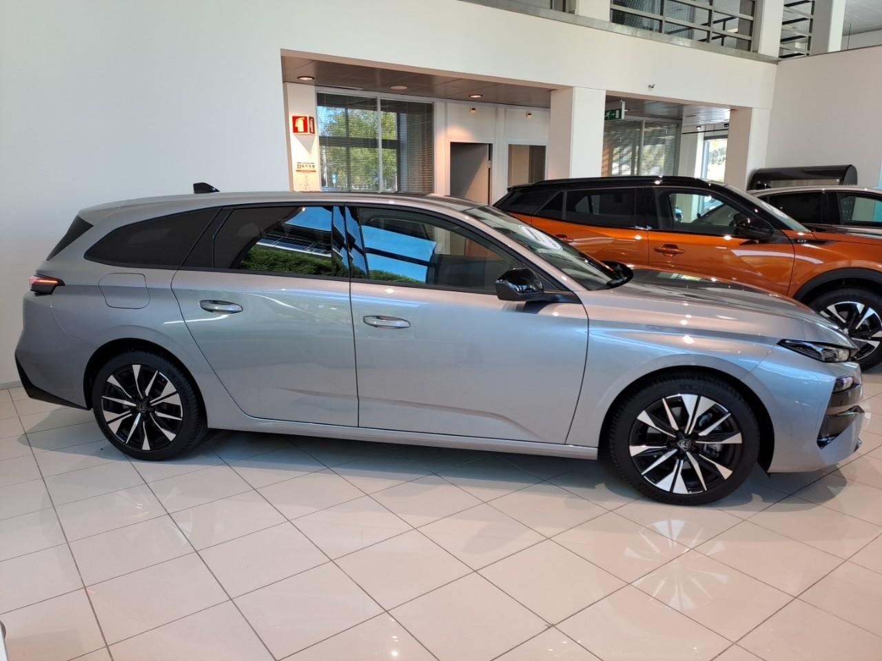 peugeot 308 sw  1.2 hybrid 145cv e-dcs6 allure — photo 4