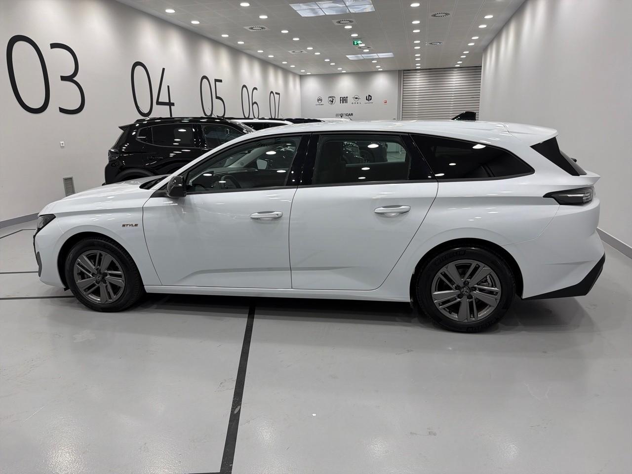 peugeot 308 sw  1.5 bluehdi 130cv eat8 style — photo 4