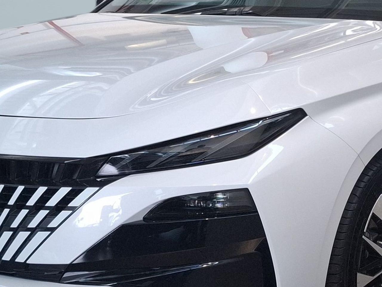 peugeot 308 sw allure 1.2 hybrid 145cv e-dcs6 — photo 3