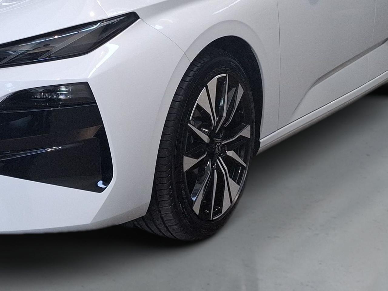peugeot 308 sw allure 1.2 hybrid 145cv e-dcs6 — photo 4