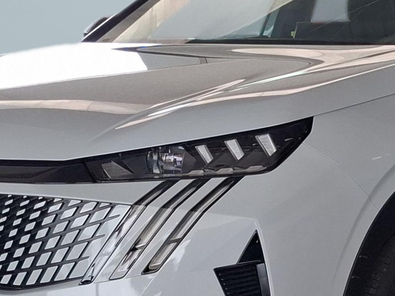 peugeot 5008 gt hybrid 145cv e-dcs6 — photo 3