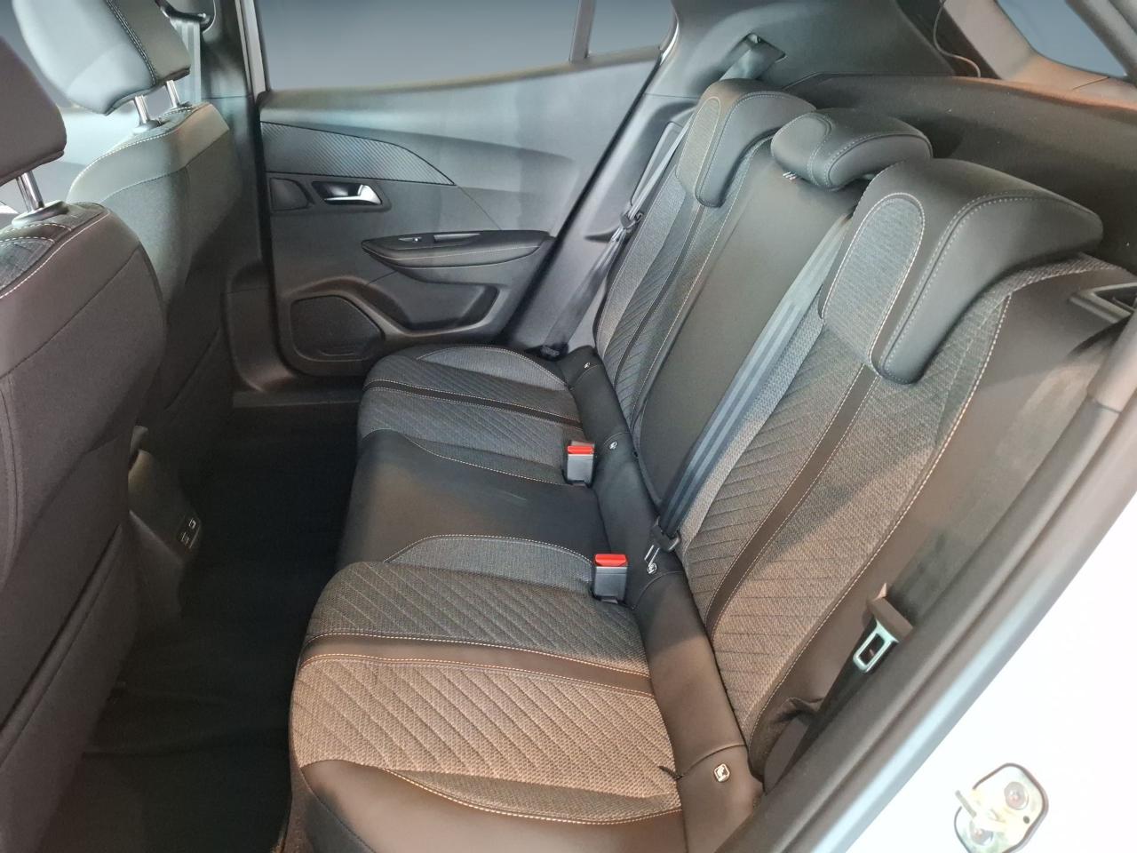 peugeot 2008 e-2008 156 cv - bateria 54 kwh allure — photo 4