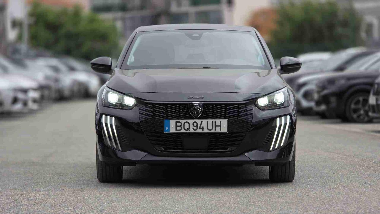 peugeot 208 e-208 51 kwh allure — photo 4
