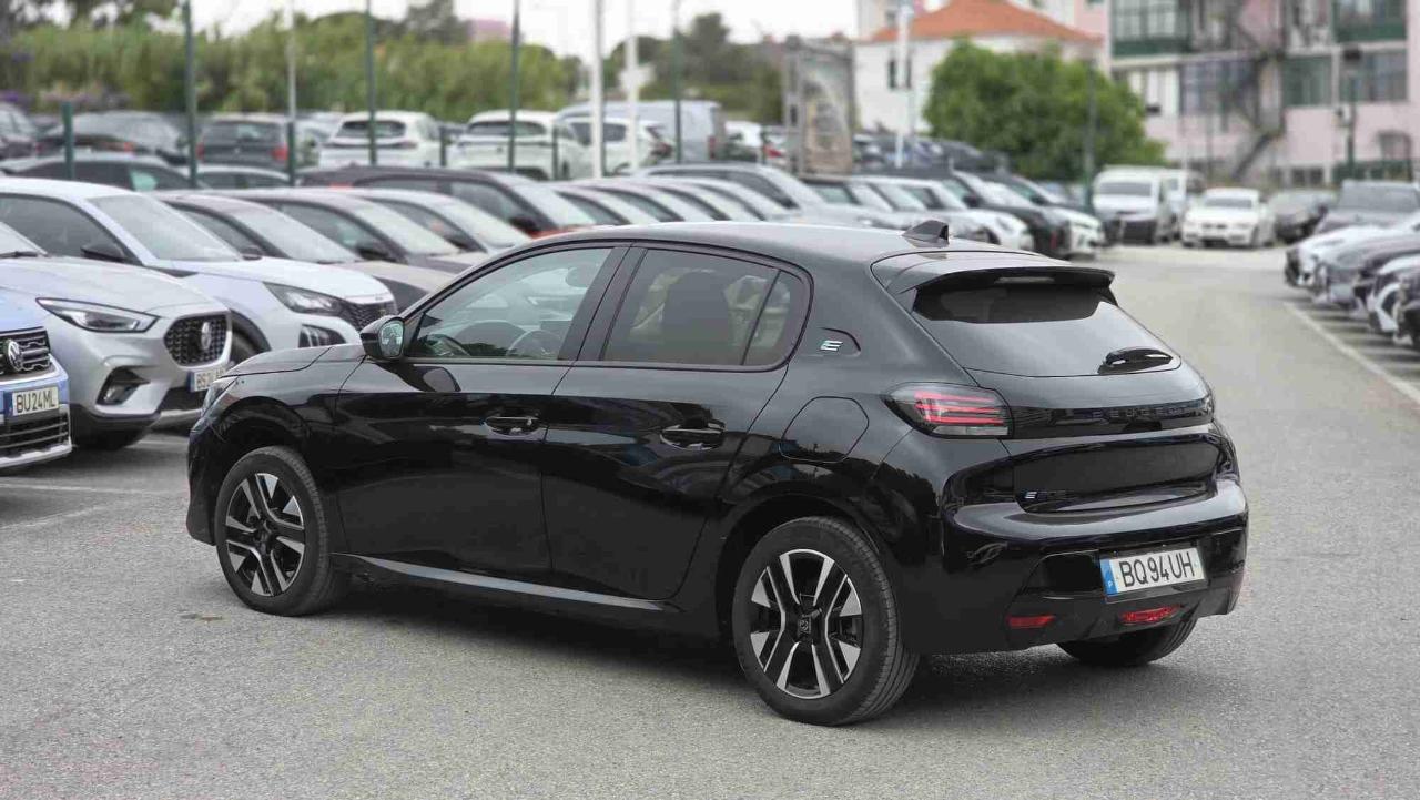 peugeot 208 e-208 51 kwh allure — photo 5
