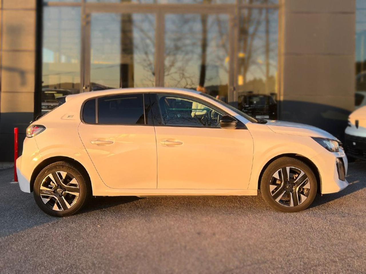peugeot 208 e-208 51 kwh allure — photo 4