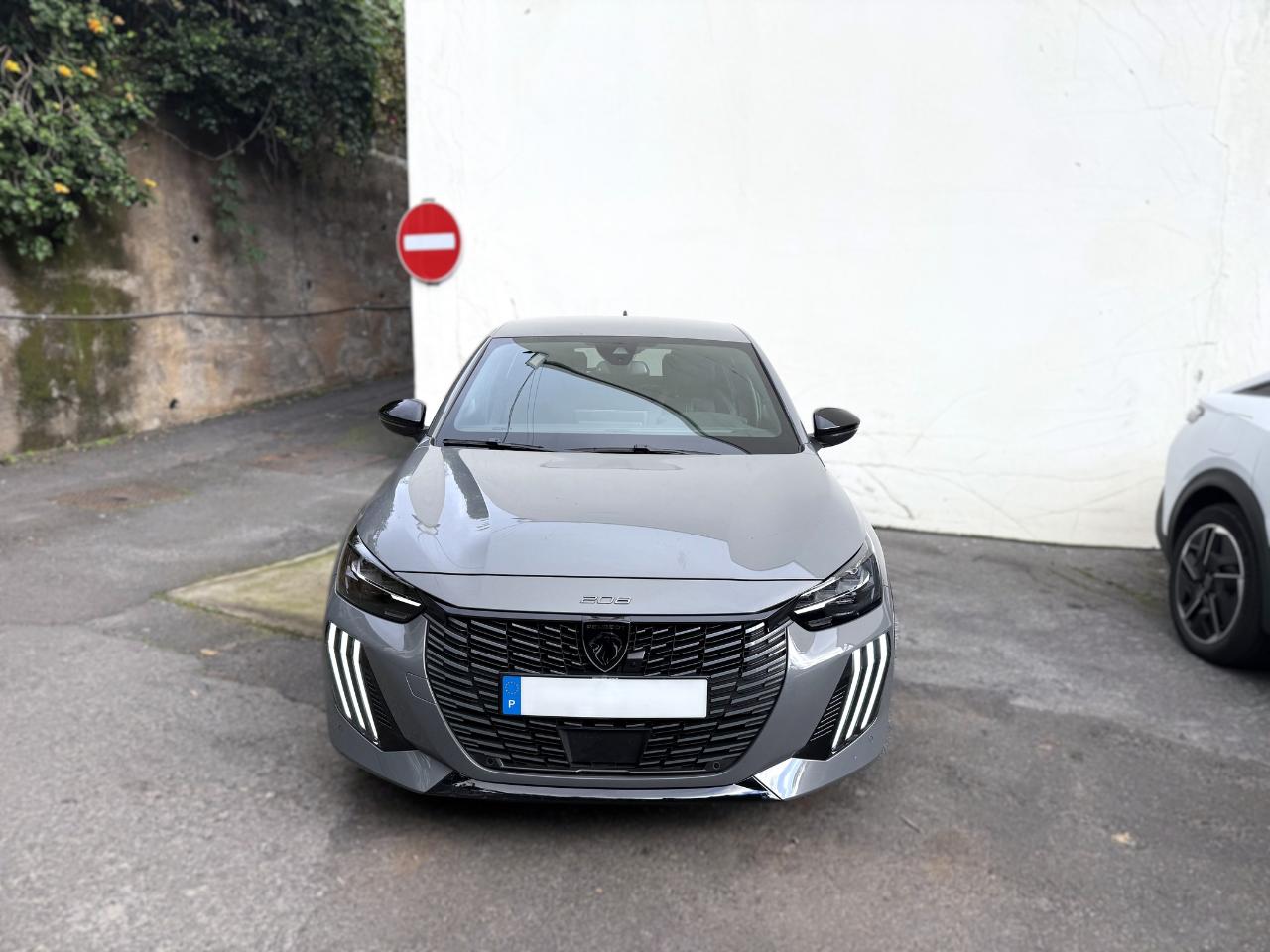 peugeot 208 e-208 51 kwh gt — photo 2