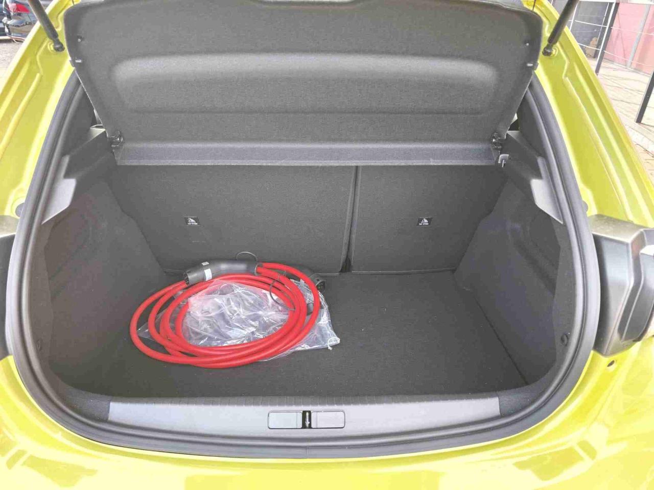peugeot 208 e-208 51 kwh allure — photo 5