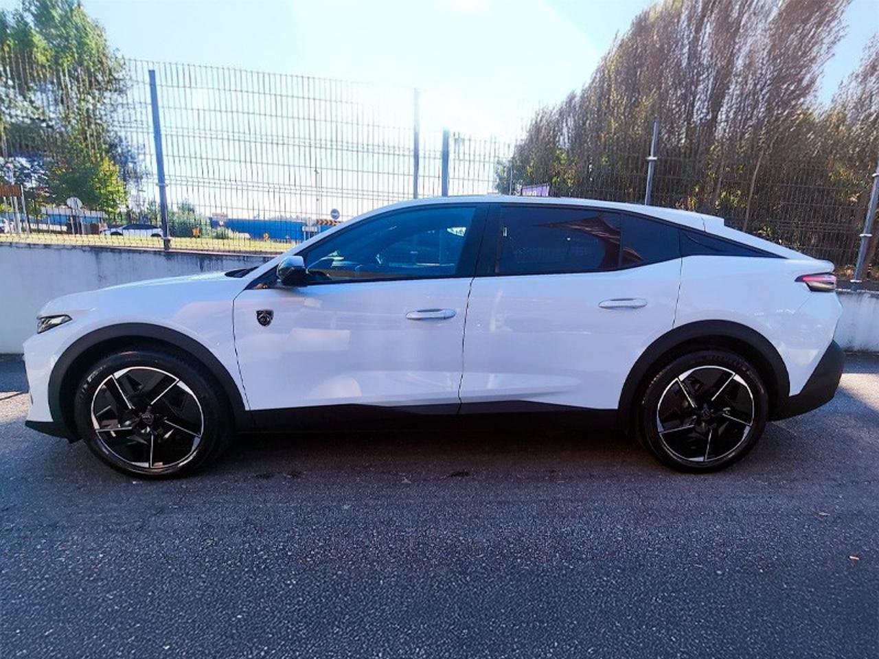 peugeot 408 e-408 58 kwh gt — photo 4