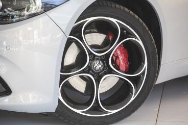 ALFA-ROMEO-GIULIA-252086_2.JPG 