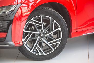 HYUNDAI-KONA-266792_4.JPG 