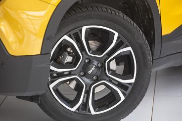 JEEP-AVENGER-255788_4.JPG 