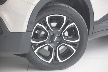 JEEP-AVENGER-262831_4.JPG 