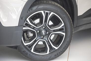 JEEP-AVENGER-264878_4.JPG 