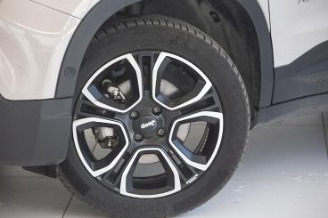 JEEP-AVENGER-268889_4.JPG 